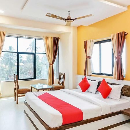 Oyo 29634 Hotel Navalai Pride Ratnāgiri Exteriör bild