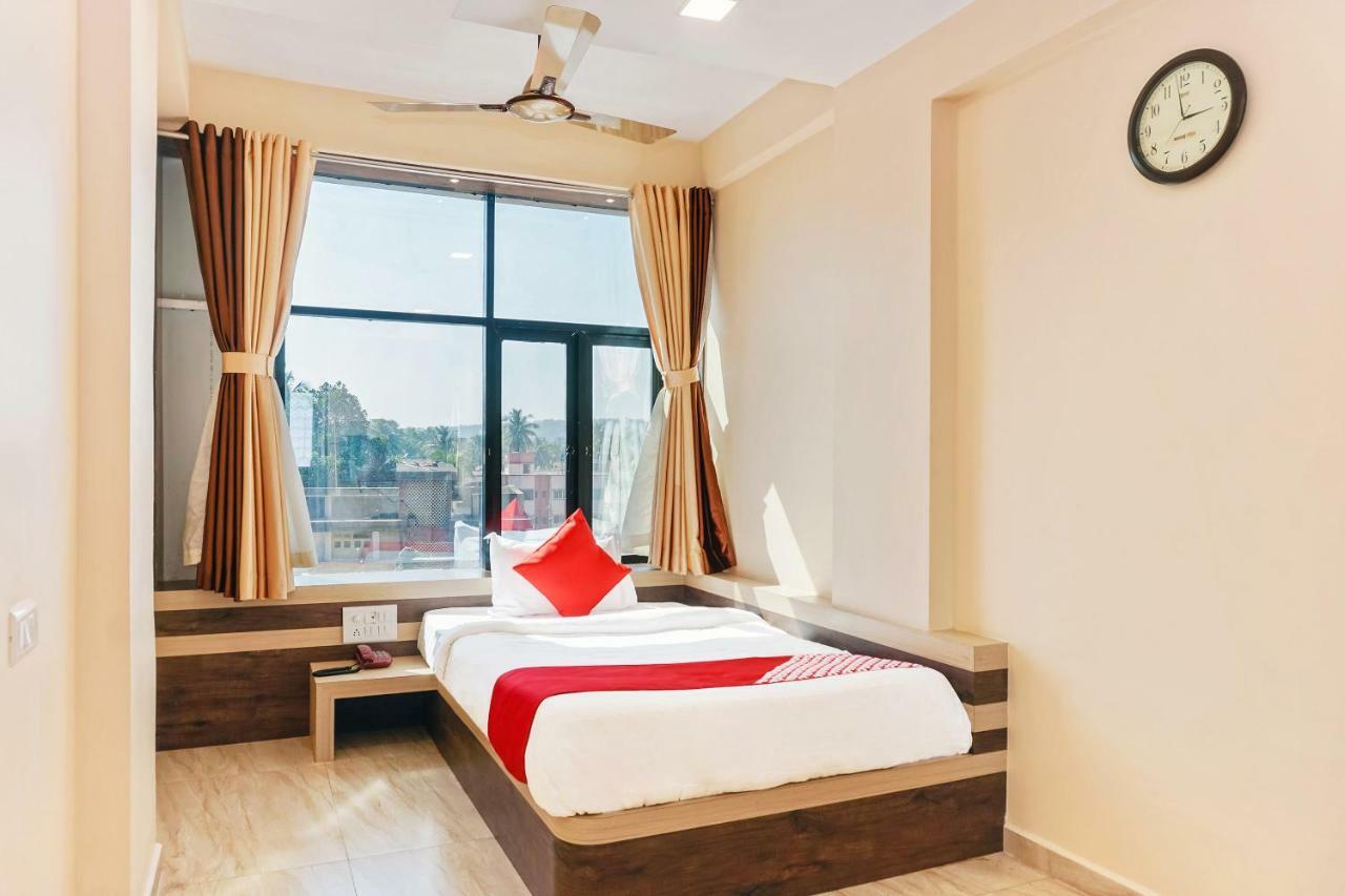Oyo 29634 Hotel Navalai Pride Ratnāgiri Exteriör bild