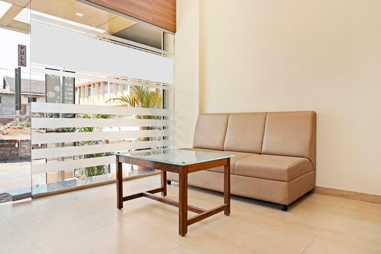 Oyo 29634 Hotel Navalai Pride Ratnāgiri Exteriör bild