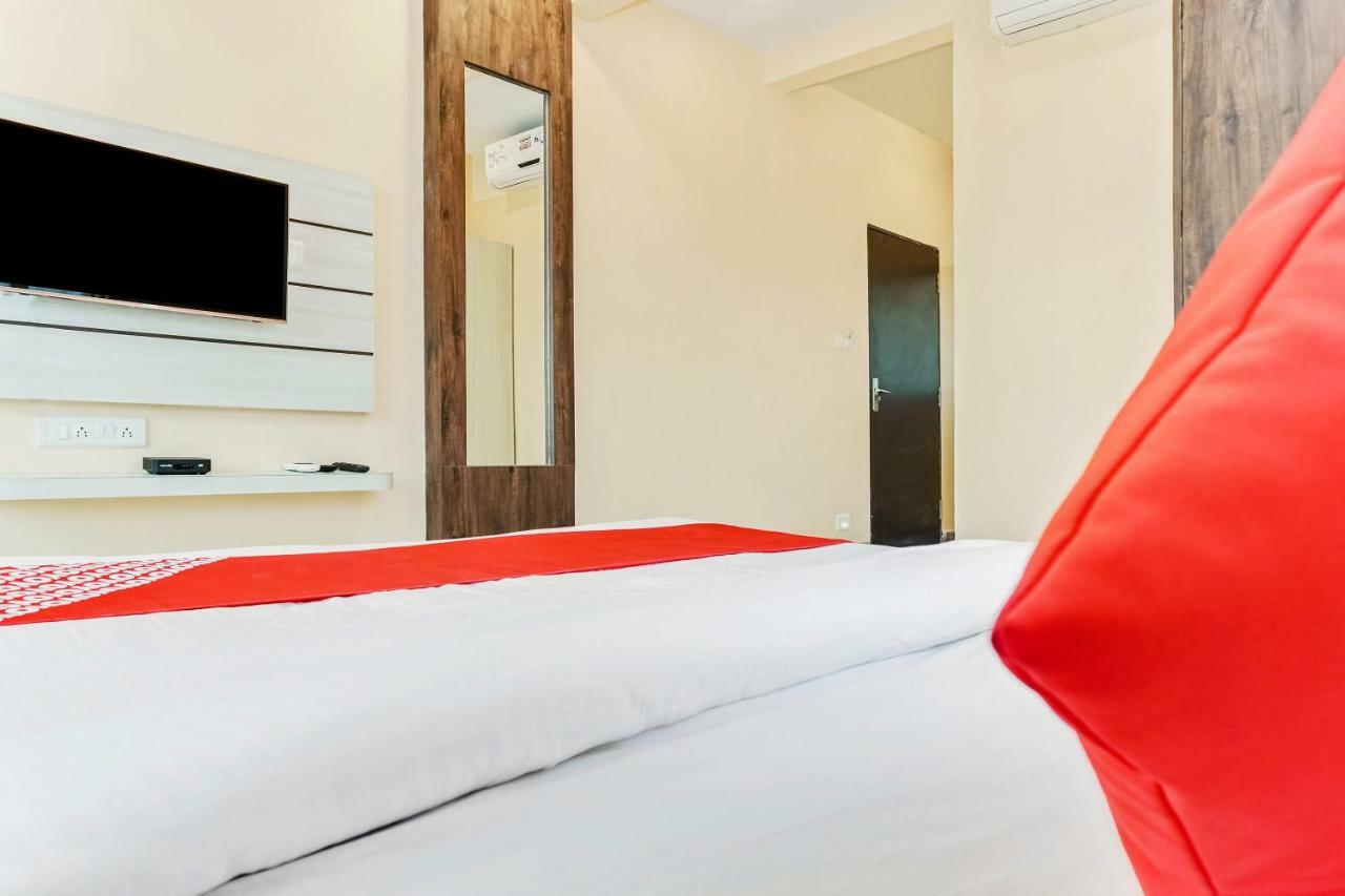 Oyo 29634 Hotel Navalai Pride Ratnāgiri Exteriör bild