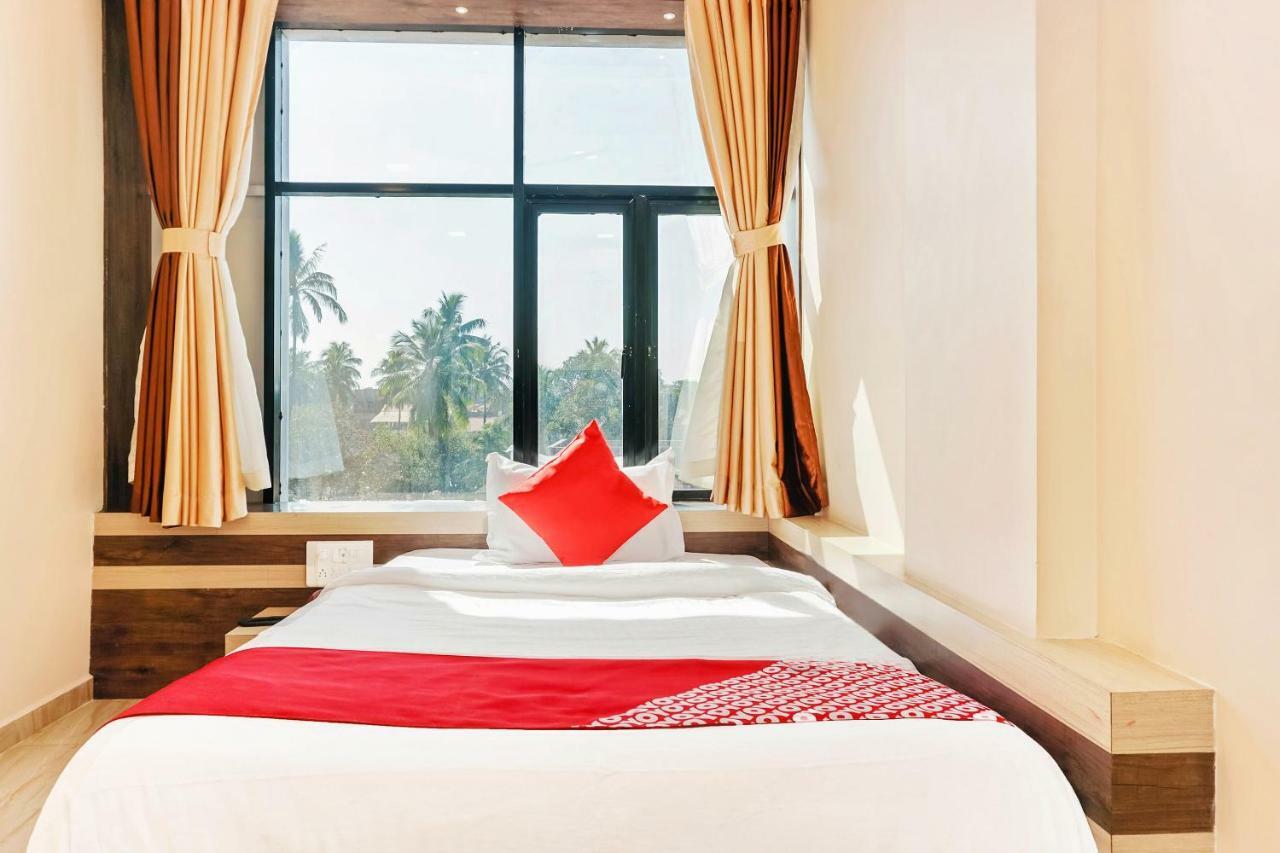 Oyo 29634 Hotel Navalai Pride Ratnāgiri Exteriör bild