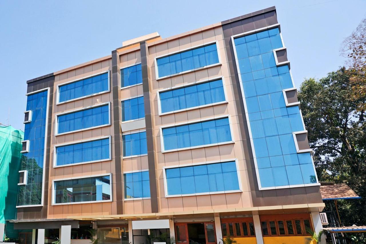 Oyo 29634 Hotel Navalai Pride Ratnāgiri Exteriör bild