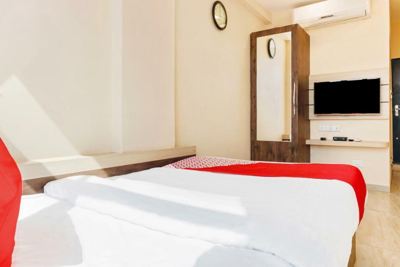 Oyo 29634 Hotel Navalai Pride Ratnāgiri Exteriör bild